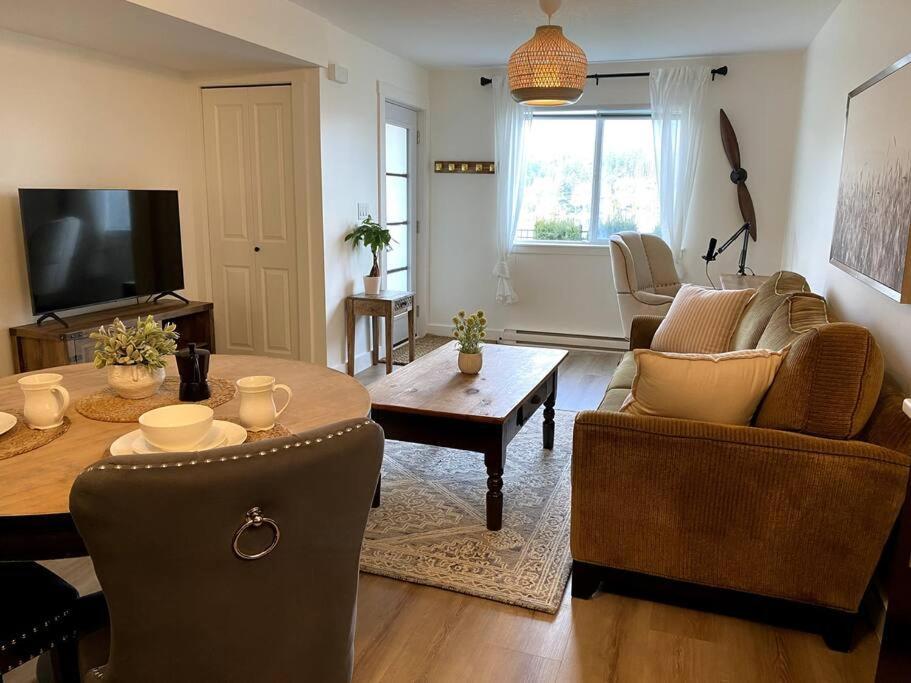 Cozy Lakeview Suite Victoria Bagian luar foto