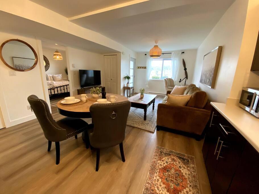 Cozy Lakeview Suite Victoria Bagian luar foto