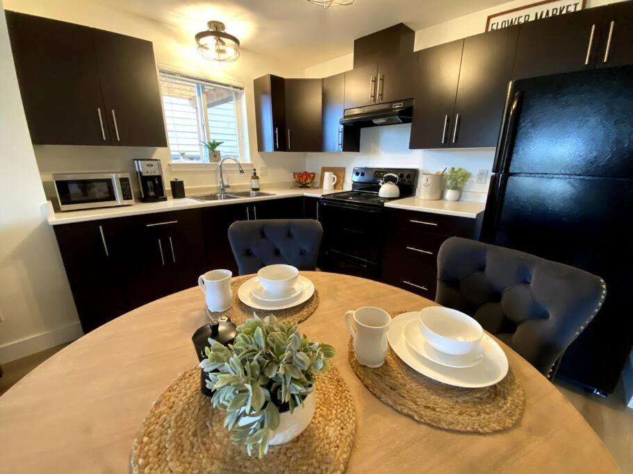 Cozy Lakeview Suite Victoria Bagian luar foto