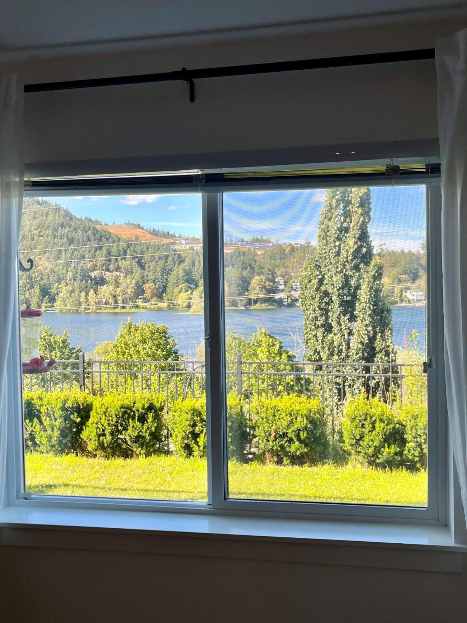 Cozy Lakeview Suite Victoria Bagian luar foto